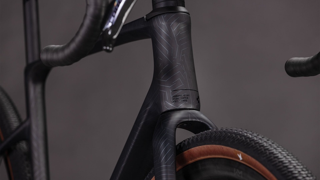 Bicicleta Cube Nuroad C:62 EXC carbon´n´crisscross