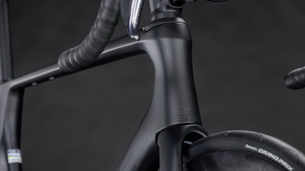 Bicicleta Cube Agree C:62 Pro blackline