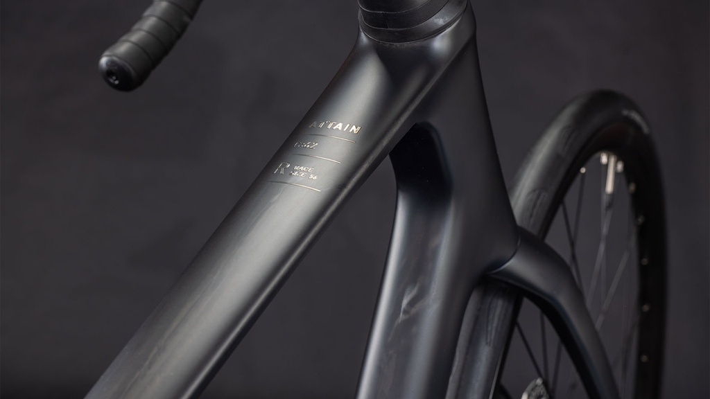 Bicicleta Cube Attain C:62 Race blackline